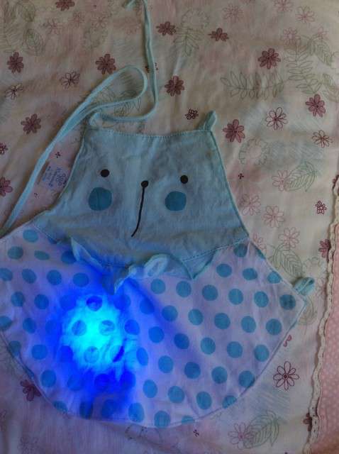 寶媽買(mǎi)了紫光手電,衣服上好多熒光劑,看的心慌害怕