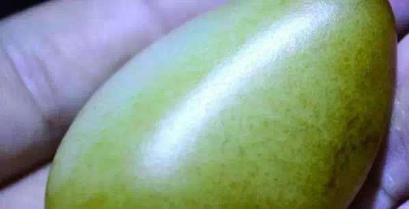 漲知識,玉也能騙人!照玉手電筒照出真相